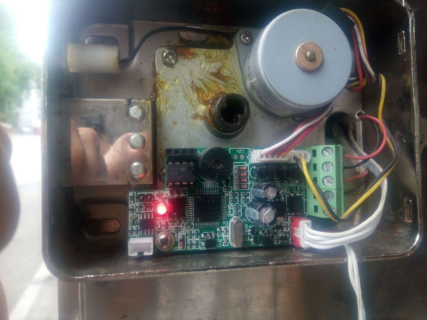 找产品：电控锁