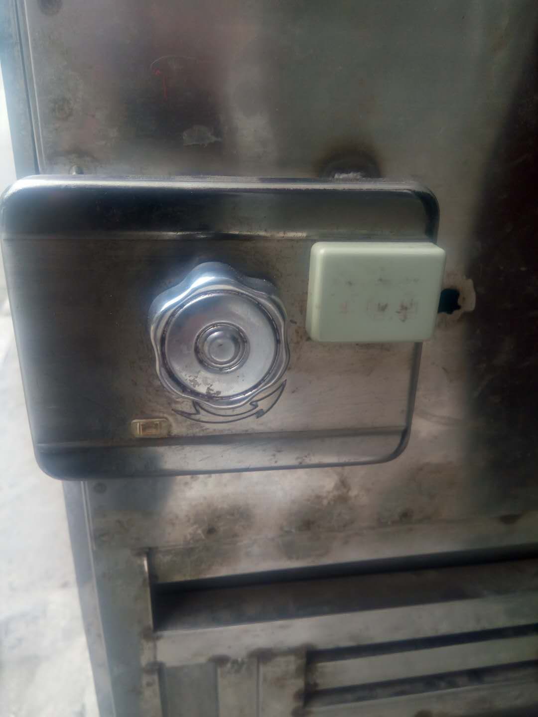 找产品：电控锁