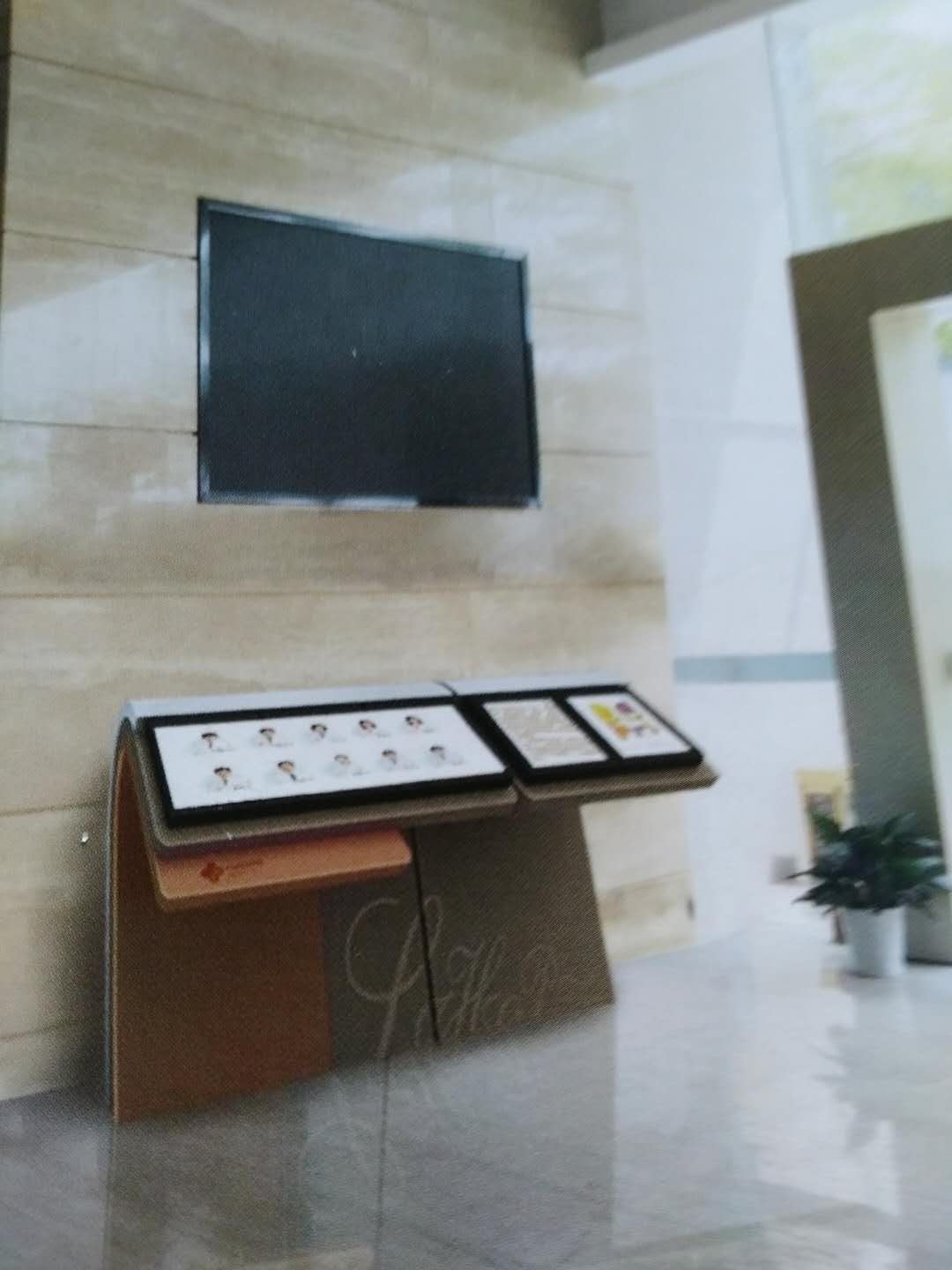 找产品：触摸屏