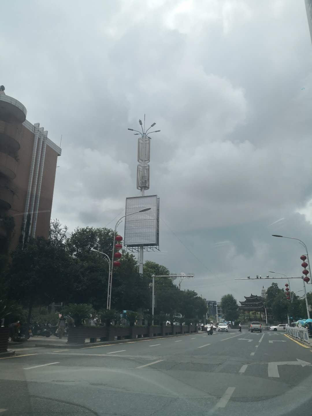 找产品：灯箱