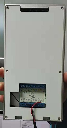 找产品：人证比对机（如图）