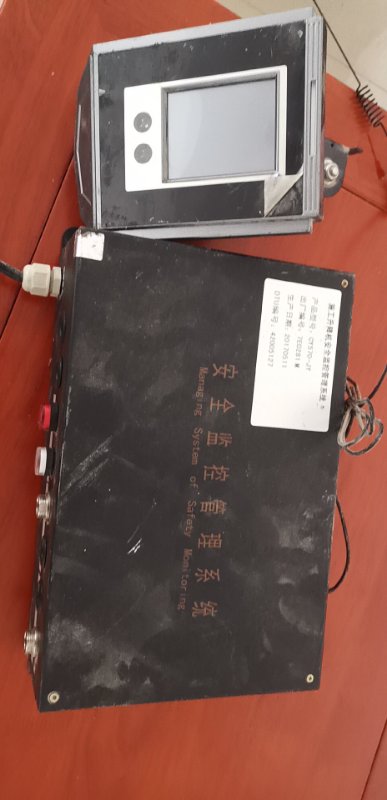找产品：安全监控管理设备（如图）
