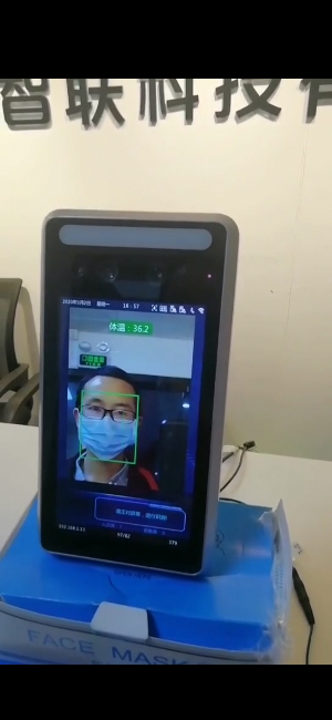 找认证：人脸识别测温门禁机器