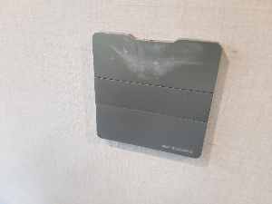 找产品：智能家居控制屏（如图）