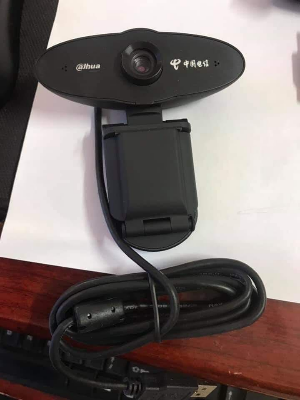 找产品：USB电脑摄像头（如图）