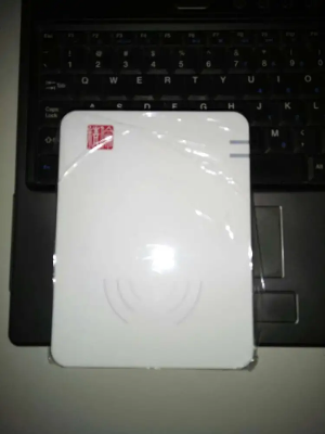 找产品：二代身份证读卡器（如图）