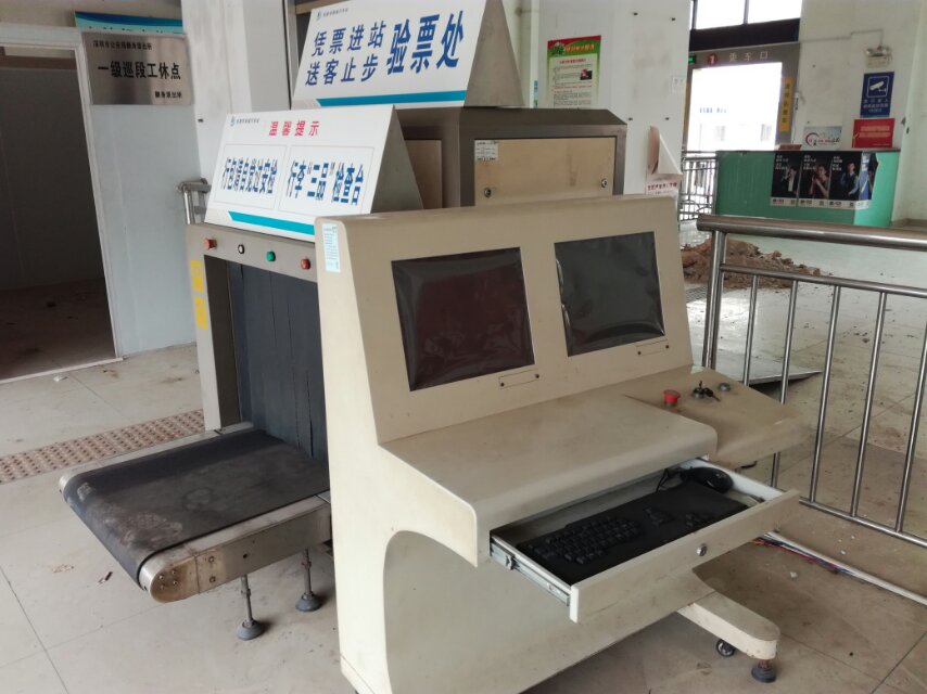找产品：安检机（如图）