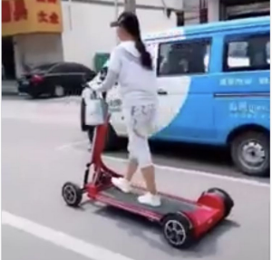 找产品：滑板车（如图）