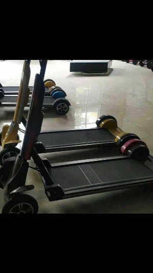 找产品：步步车（如图）