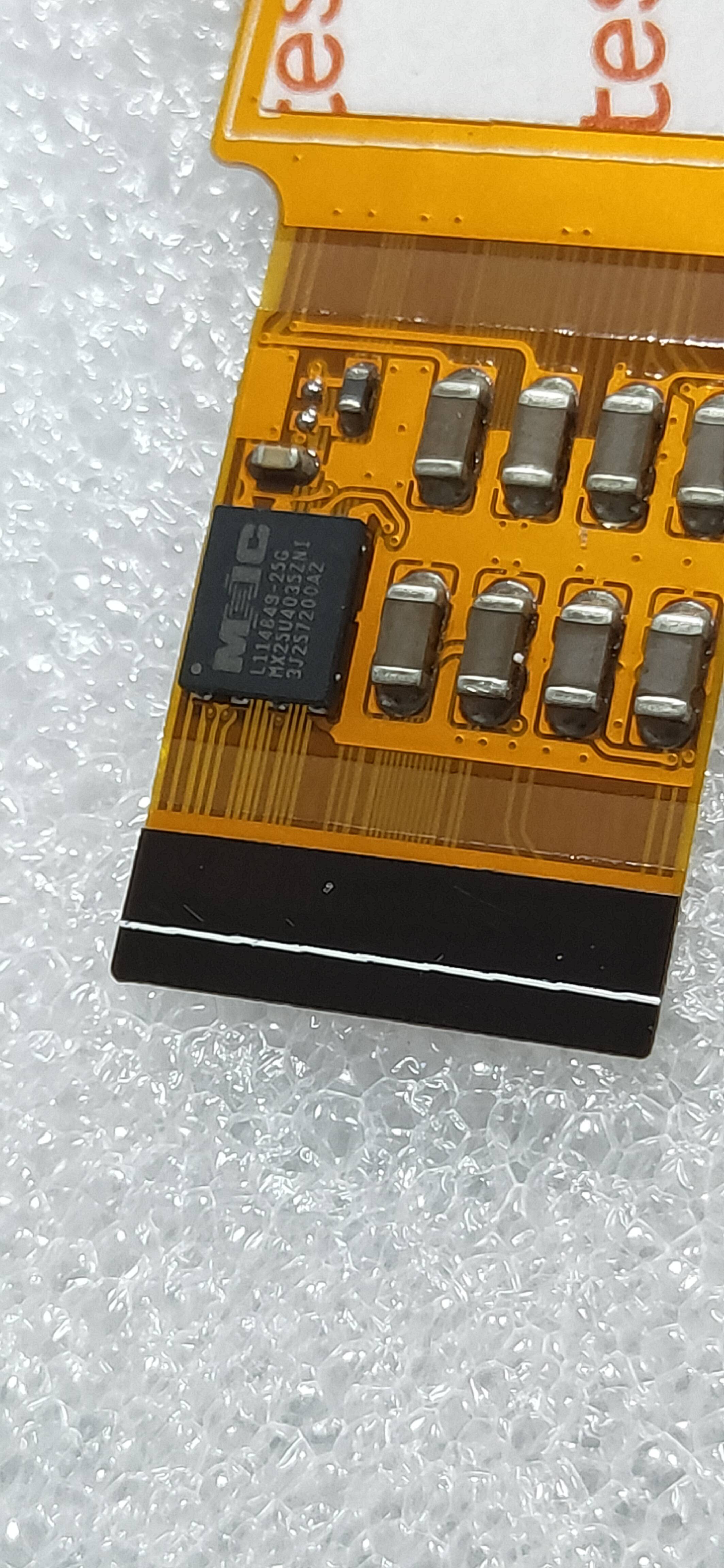 找芯片：MX25U4035ZN1（如图）