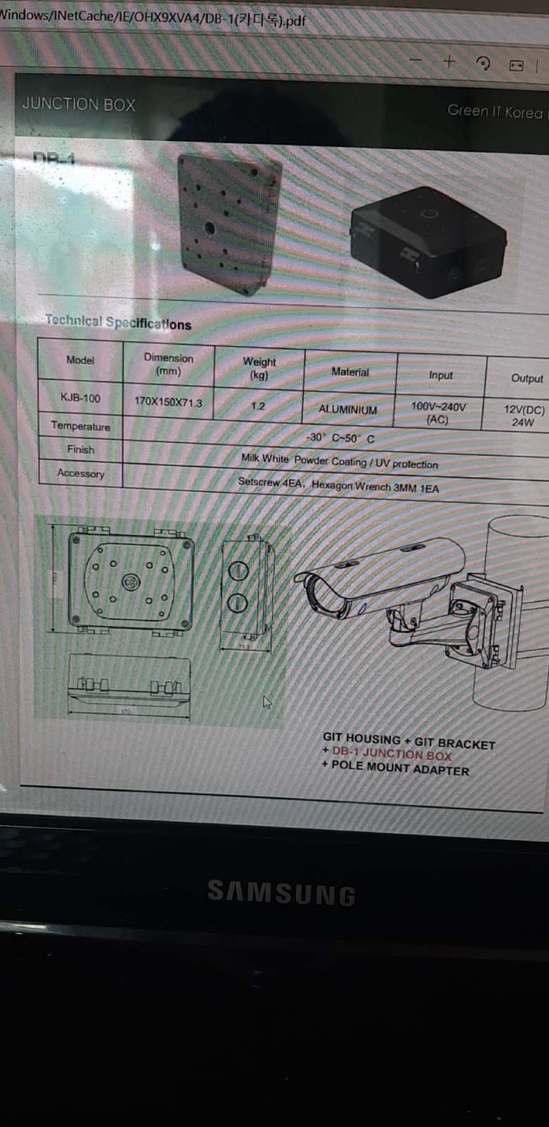 找产品：摄像机电源适配器箱（如图）