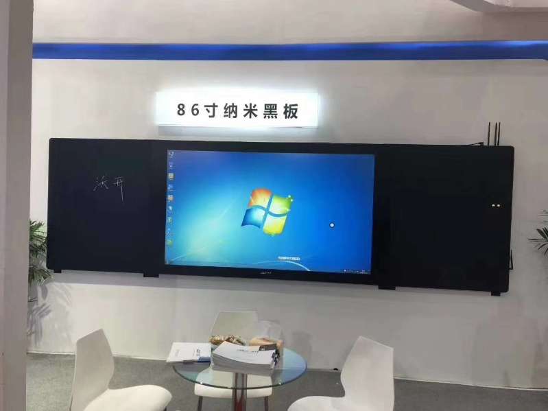 找产品：智慧黑板（如图）