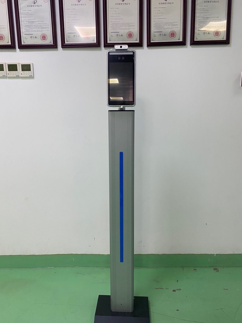 找产品：人脸立柱(如图)