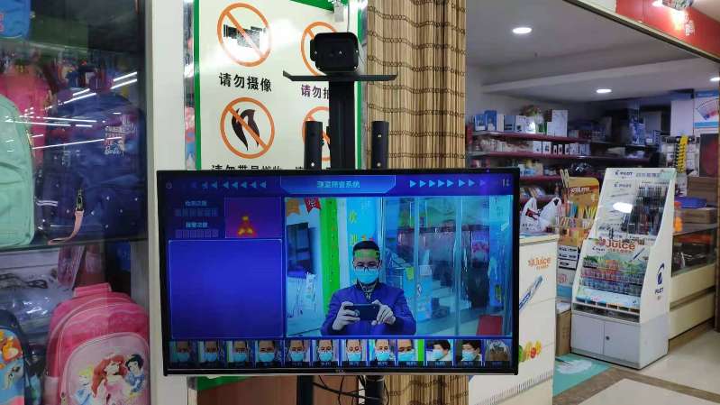 找产品：热成像摄像机（如图）